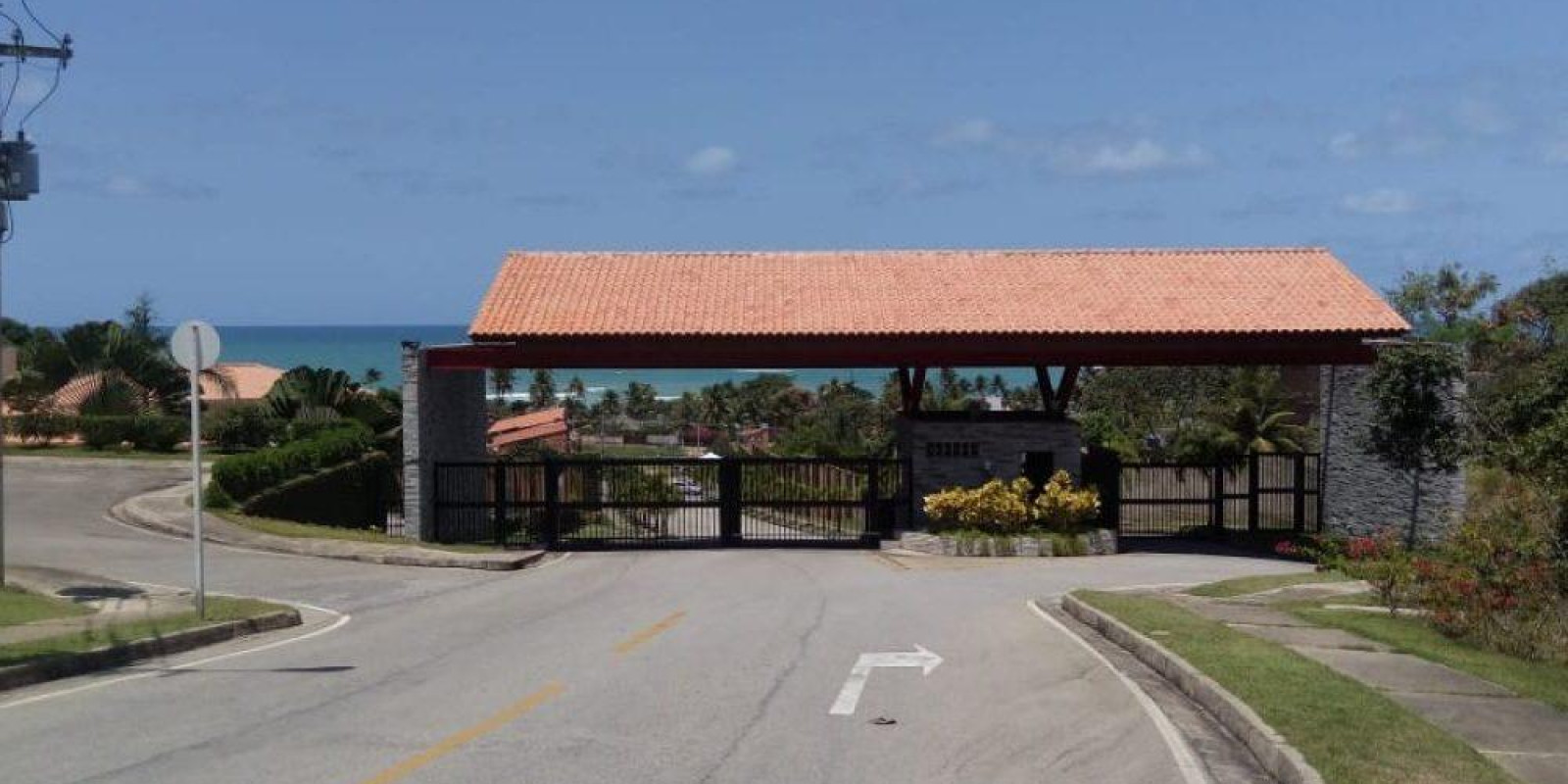 LOTE NO CONDOMÍNIO ATLANTIS PERTINHO DA PRAIA R$ 290.000,00